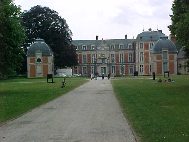 99 - LA FACADE DU CHATEAU.jpg